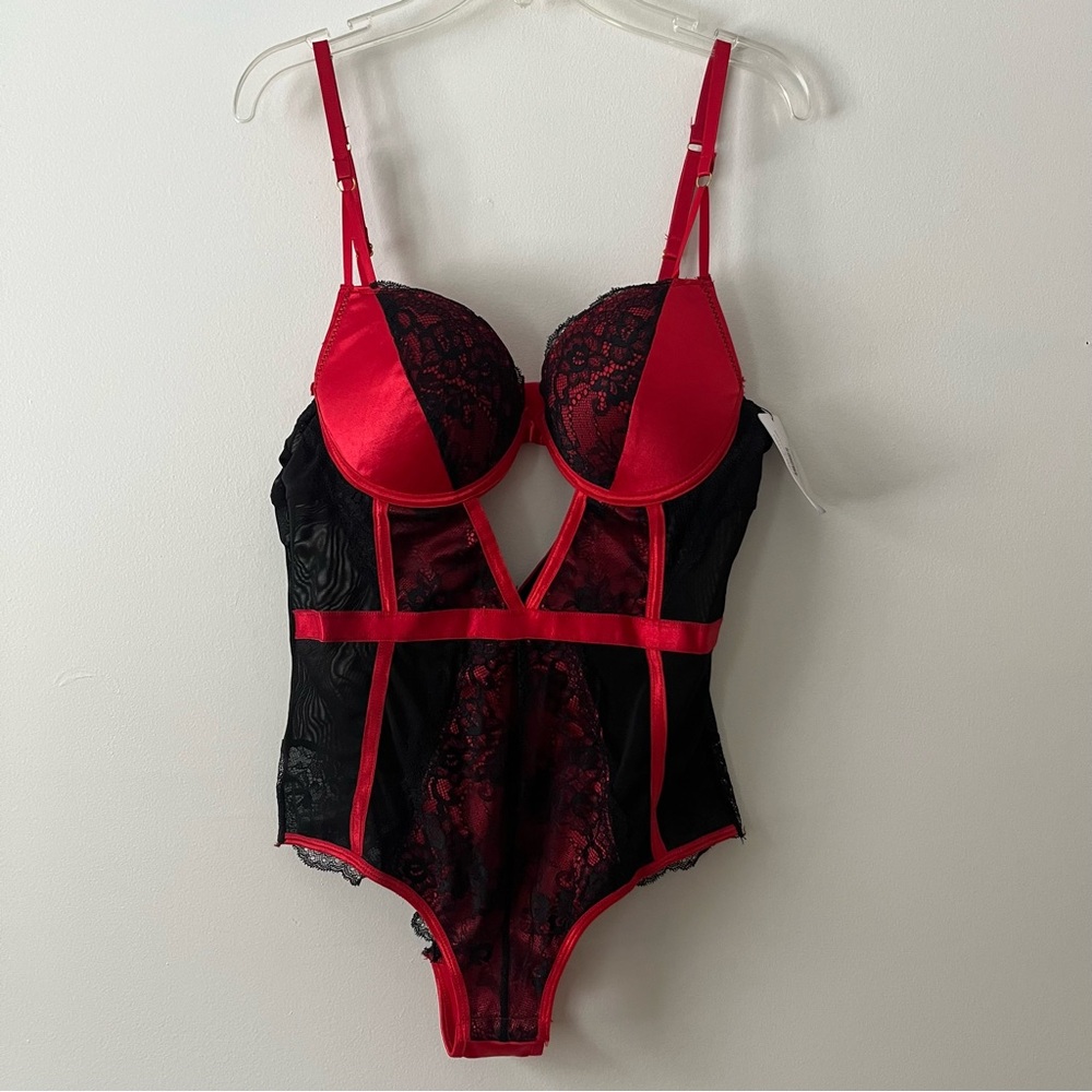 French Affair Red Lingerie Large Black Lace Sexy Bra Top Bodysuit NEW